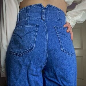 Vintage 80s ultra high rise jeans. V detail in back waist.